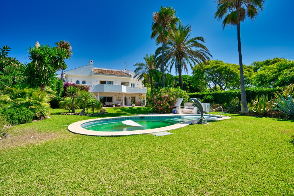 4 Bed Townhouse for sale in Marbella Costa Del Sol, Málaga, Spain