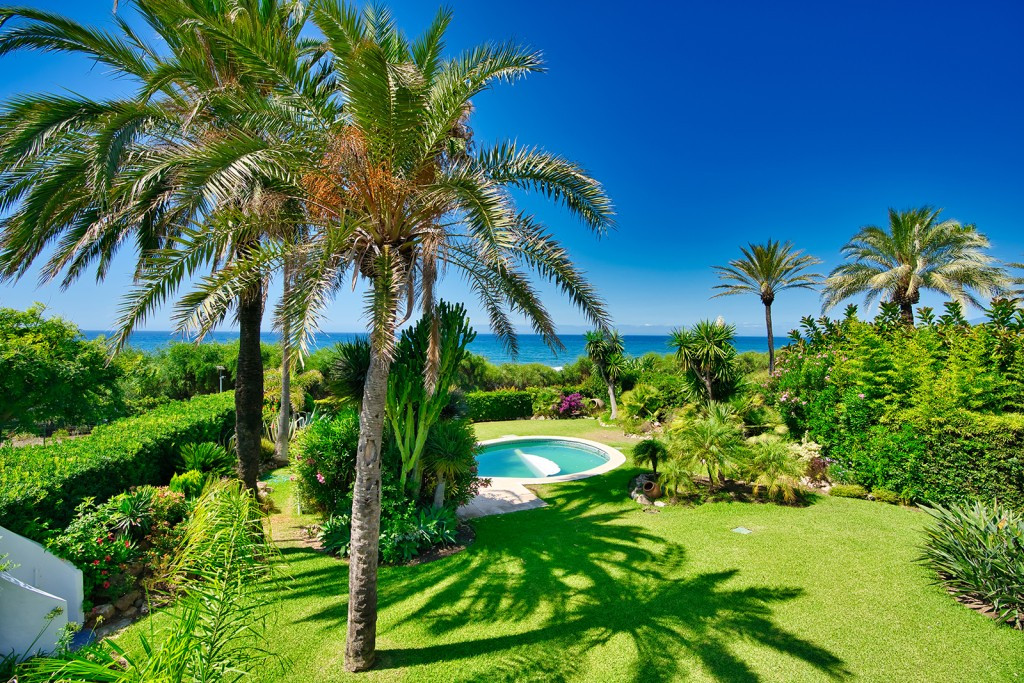 4 Bed Townhouse for sale in Marbella Costa Del Sol, Málaga, Spain