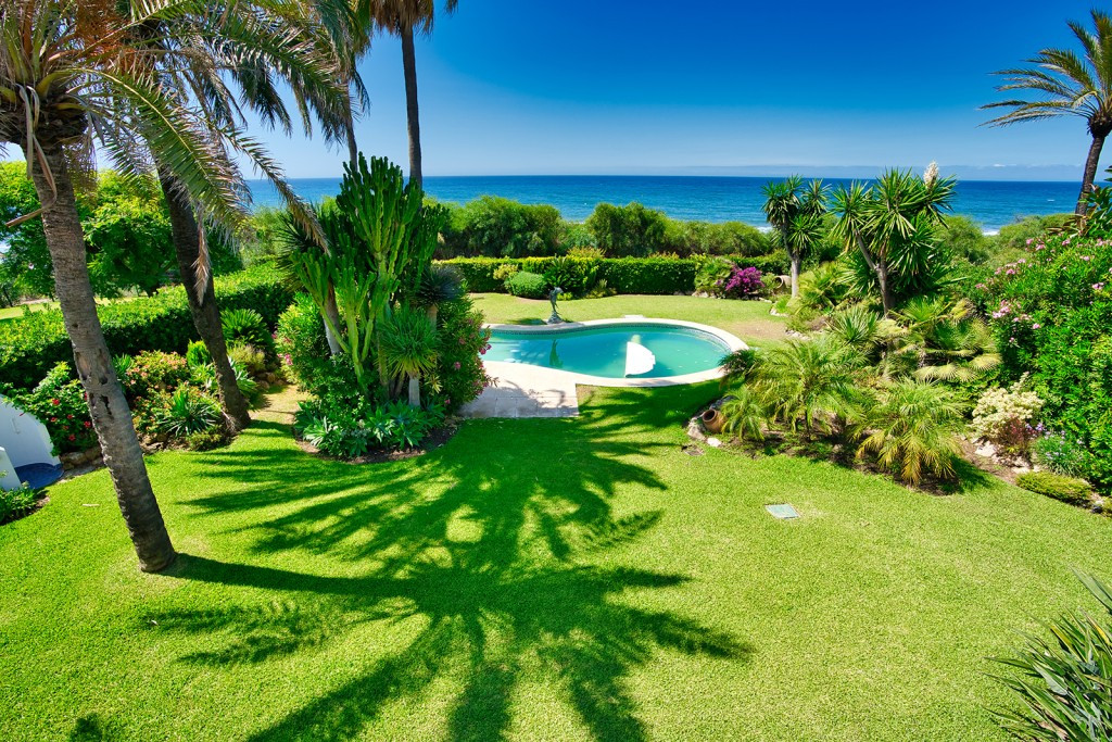 4 Bed Townhouse for sale in Marbella Costa Del Sol, Málaga, Spain