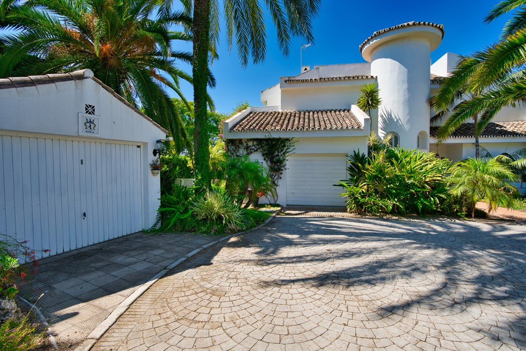 4 Bed Townhouse for sale in Marbella Costa Del Sol, Málaga, Spain