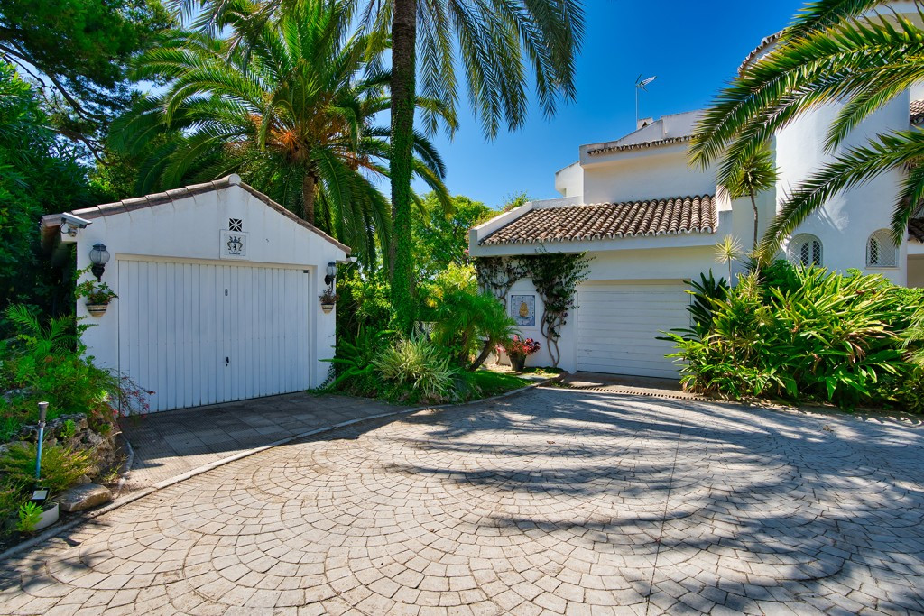 4 Bed Townhouse for sale in Marbella Costa Del Sol, Málaga, Spain