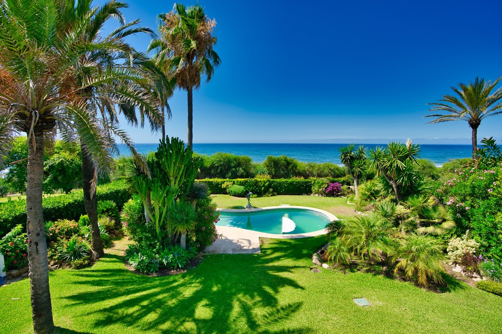 4 Bed Townhouse for sale in Marbella Costa Del Sol, Málaga, Spain