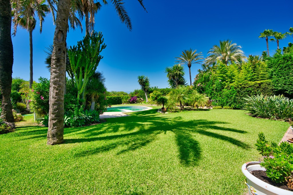 4 Bed Townhouse for sale in Marbella Costa Del Sol, Málaga, Spain