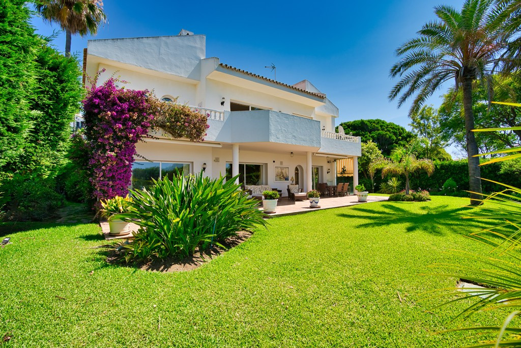 4 Bed Townhouse for sale in Marbella Costa Del Sol, Málaga, Spain