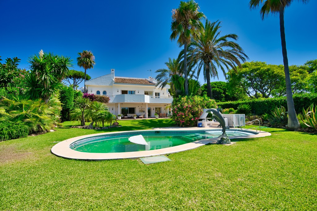 4 Bed Townhouse for sale in Marbella Costa Del Sol, Málaga, Spain