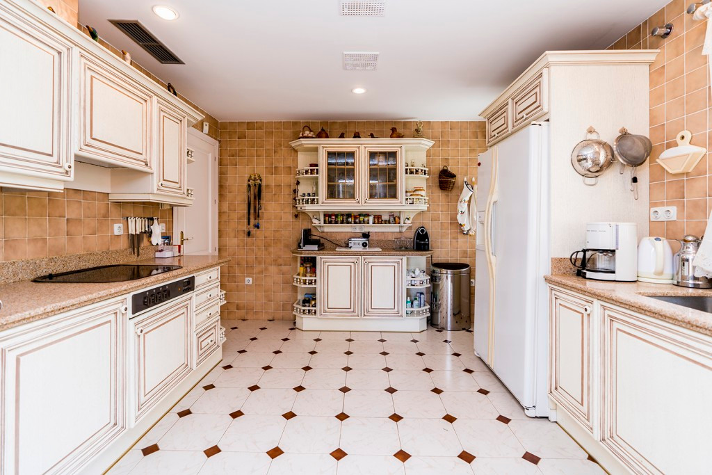 4 Bed Townhouse for sale in Marbella Costa Del Sol, Málaga, Spain