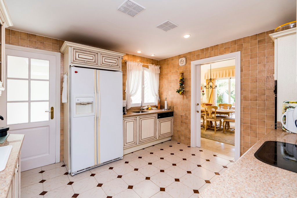 4 Bed Townhouse for sale in Marbella Costa Del Sol, Málaga, Spain