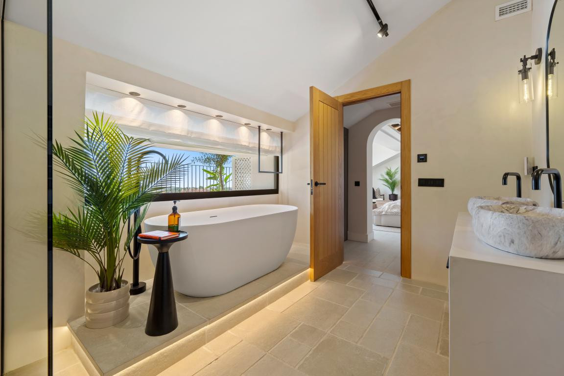 Se vende Villa - Chalet de 6 dormitorios en Costa Del Sol, Málaga, España