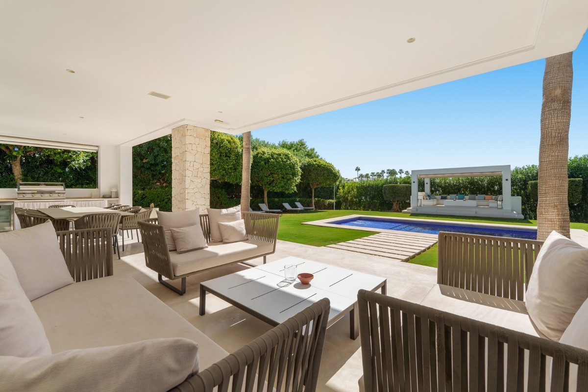 Se vende Villa - Chalet de 6 dormitorios en Costa Del Sol, Málaga, España
