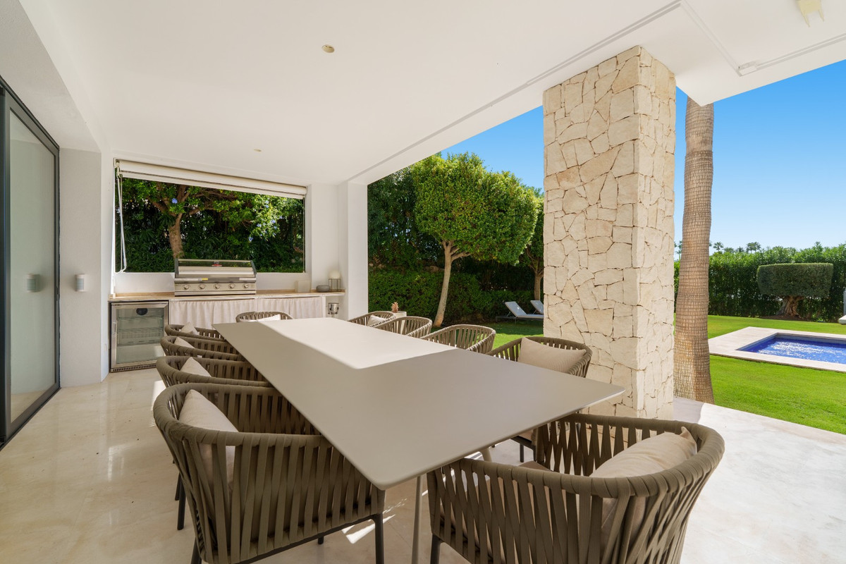 Se vende Villa - Chalet de 6 dormitorios en Costa Del Sol, Málaga, España