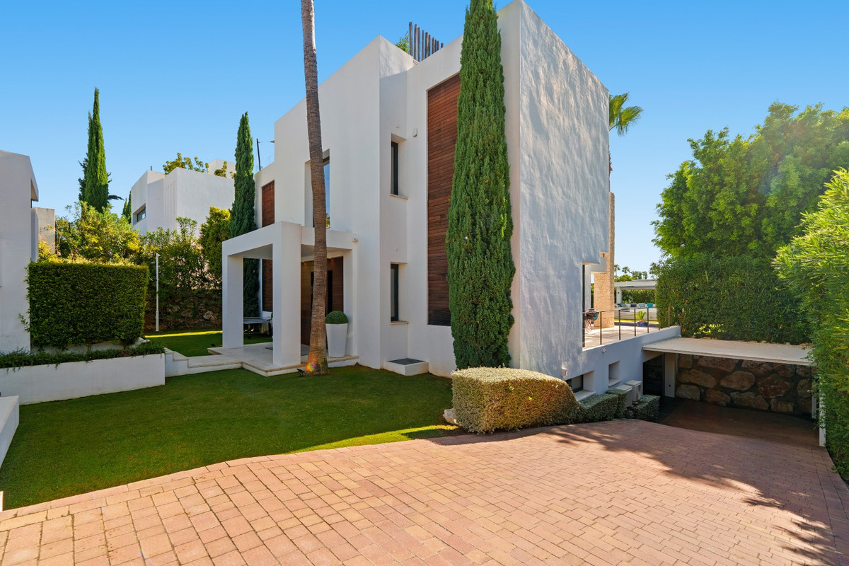 Se vende Villa - Chalet de 6 dormitorios en Costa Del Sol, Málaga, España