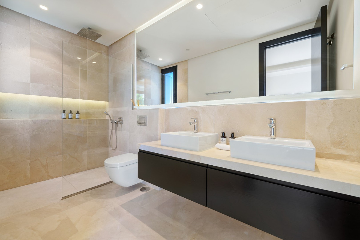 Se vende Villa - Chalet de 6 dormitorios en Costa Del Sol, Málaga, España