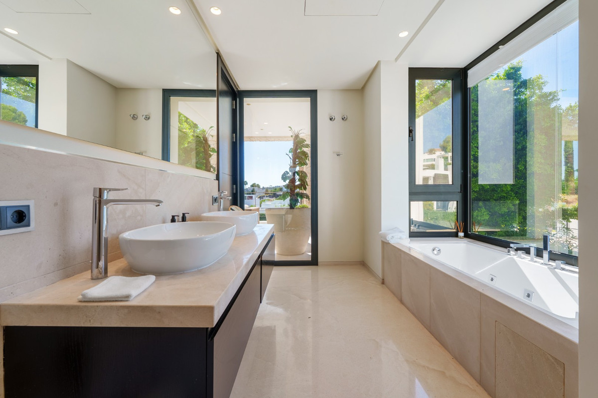 Se vende Villa - Chalet de 6 dormitorios en Costa Del Sol, Málaga, España
