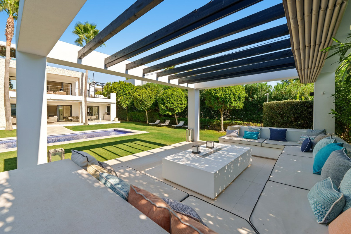 Se vende Villa - Chalet de 6 dormitorios en Costa Del Sol, Málaga, España