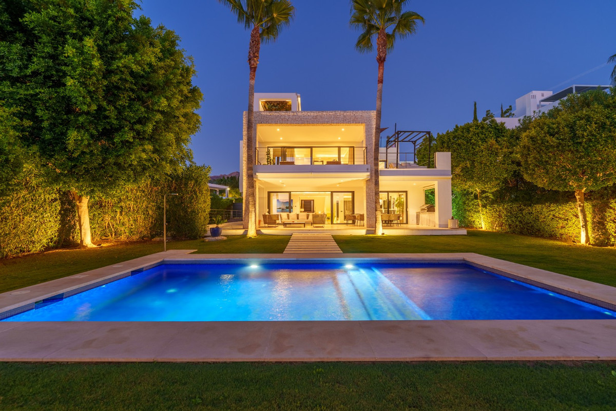 Se vende Villa - Chalet de 6 dormitorios en Costa Del Sol, Málaga, España
