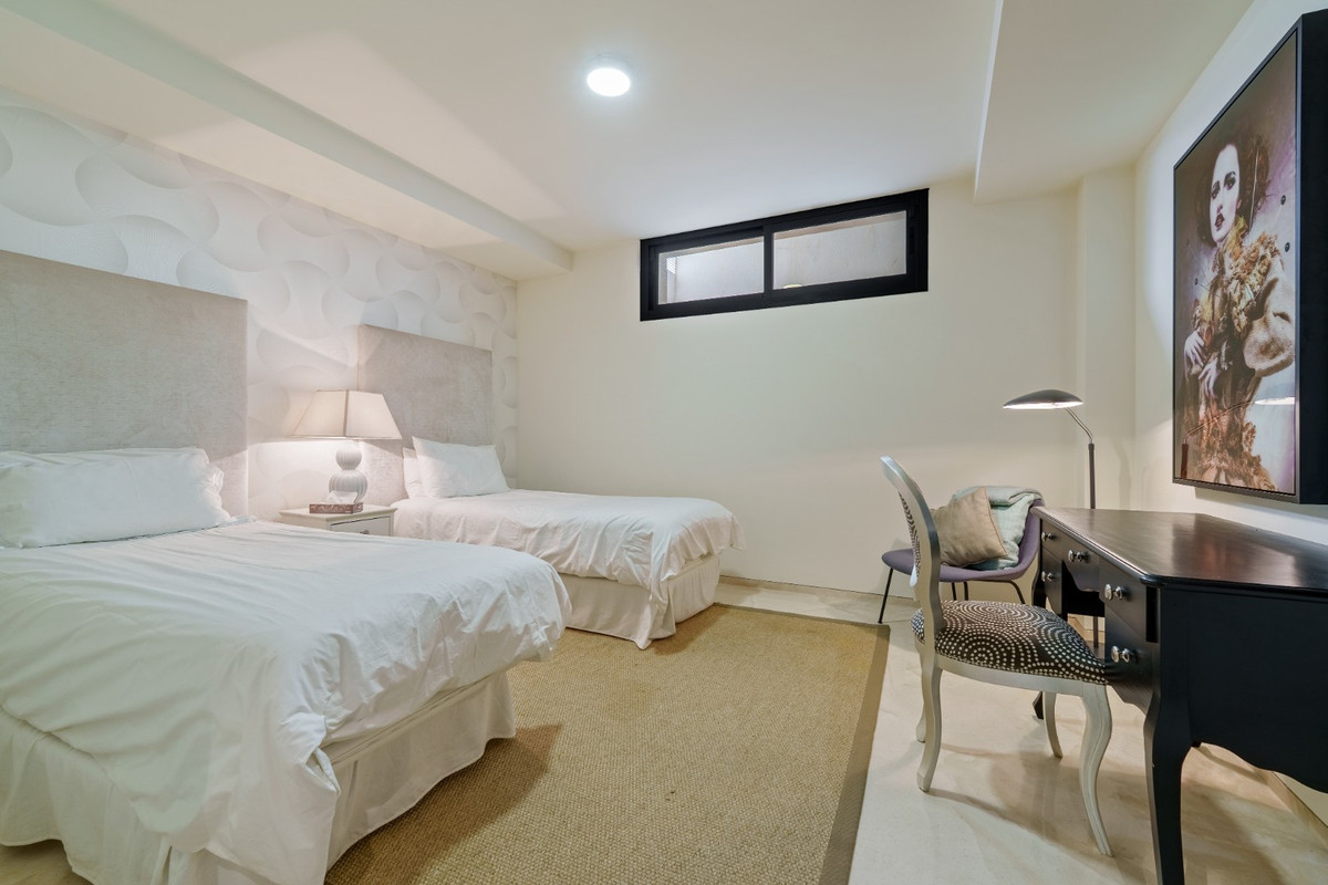 Se vende Villa - Chalet de 6 dormitorios en Costa Del Sol, Málaga, España