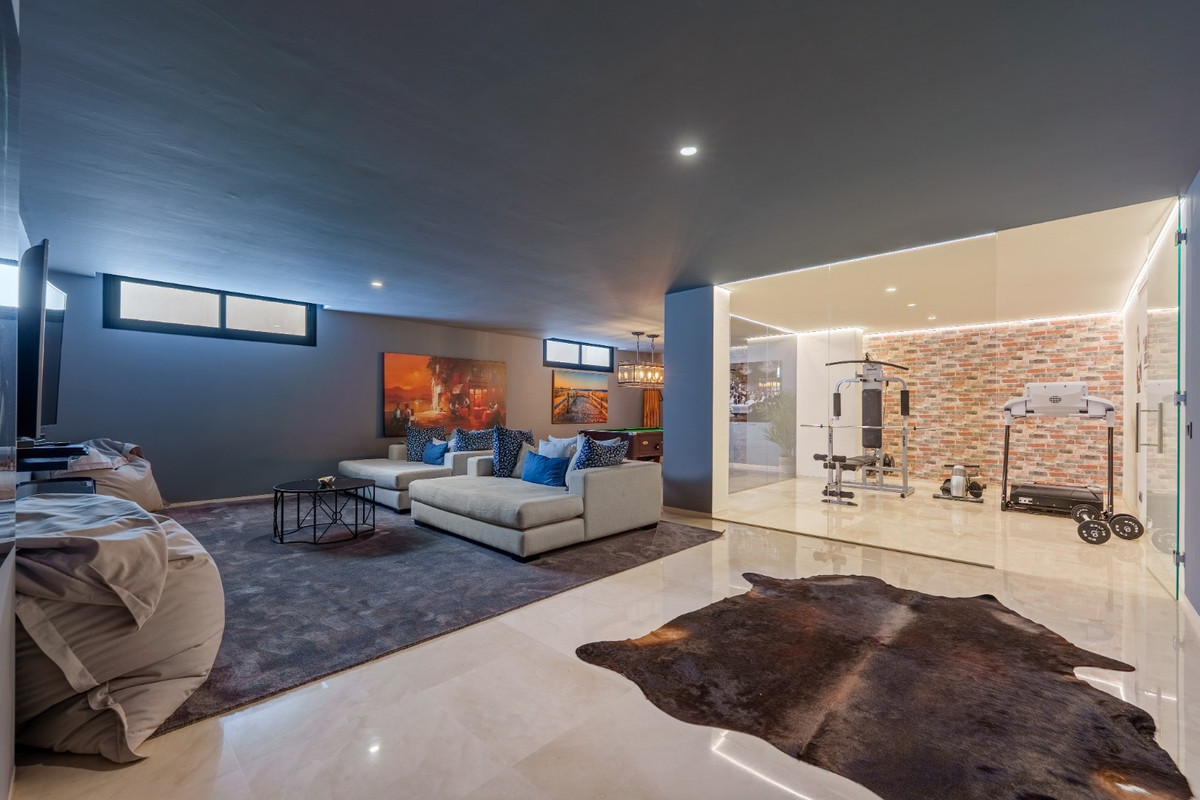Se vende Villa - Chalet de 6 dormitorios en Costa Del Sol, Málaga, España