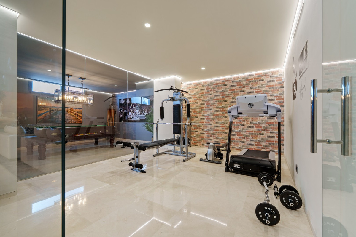 Se vende Villa - Chalet de 6 dormitorios en Costa Del Sol, Málaga, España