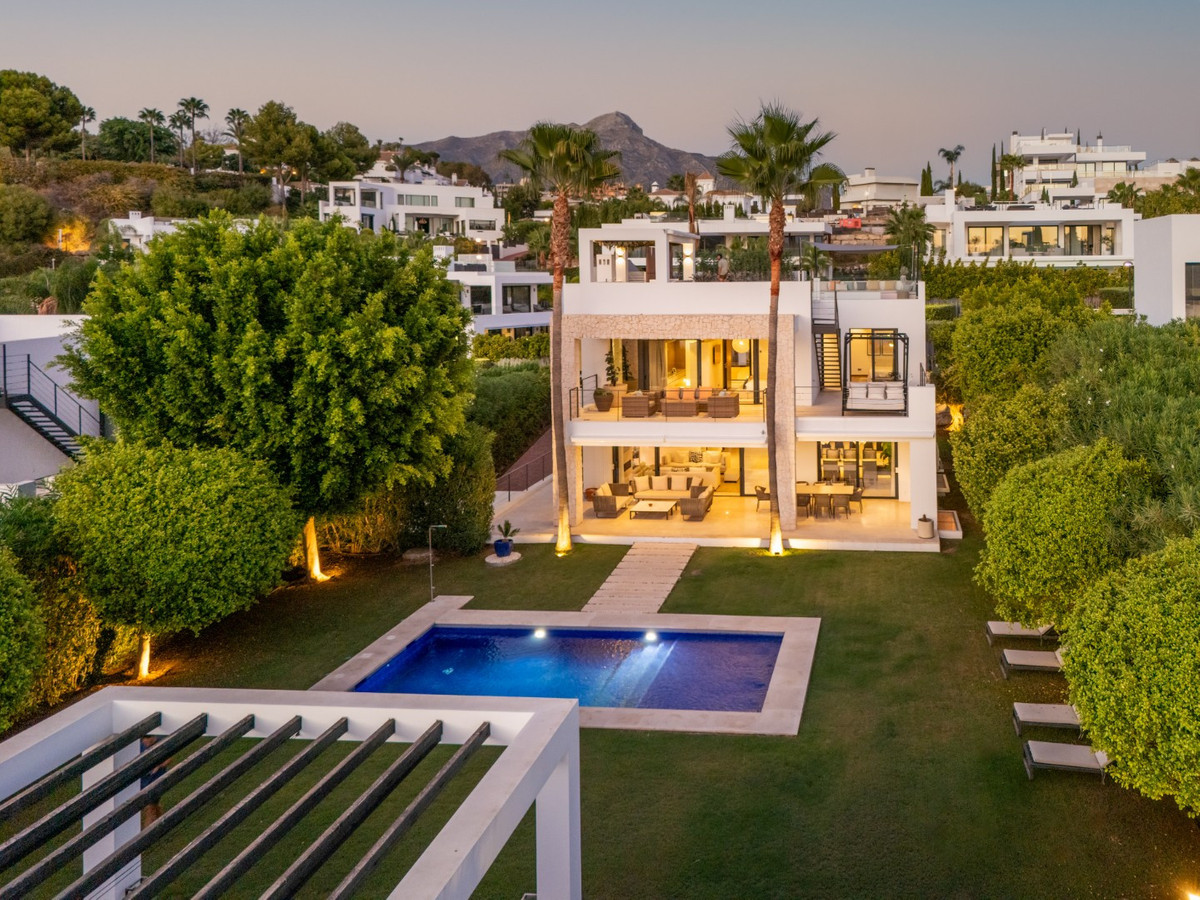 Se vende Villa - Chalet de 6 dormitorios en Costa Del Sol, Málaga, España