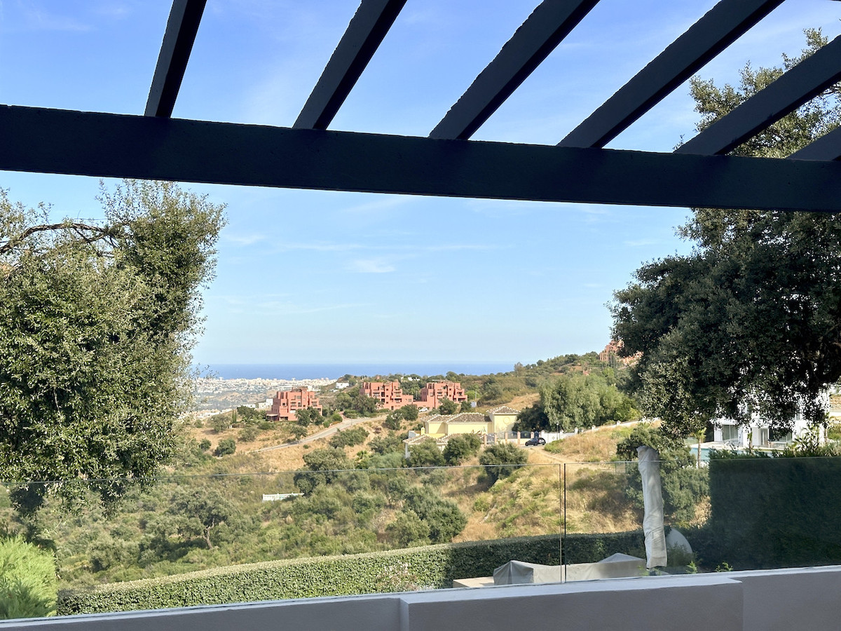 3 Bed Apartment for sale in La Mairena Costa Del Sol, Málaga, Spain