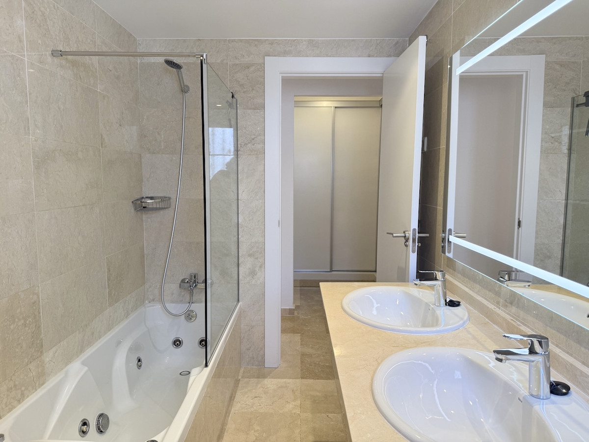 3 Bed Apartment for sale in La Mairena Costa Del Sol, Málaga, Spain