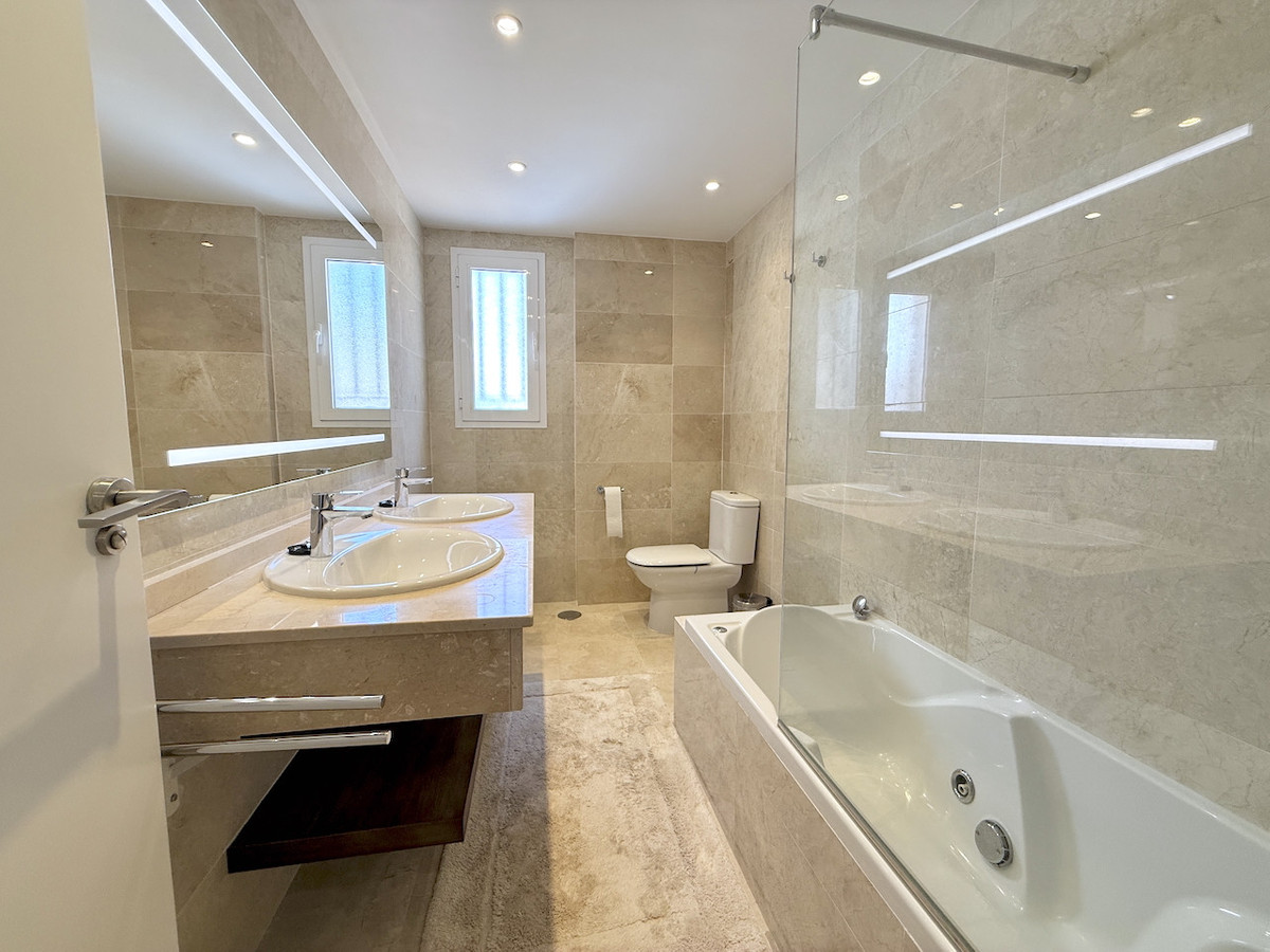 3 Bed Apartment for sale in La Mairena Costa Del Sol, Málaga, Spain