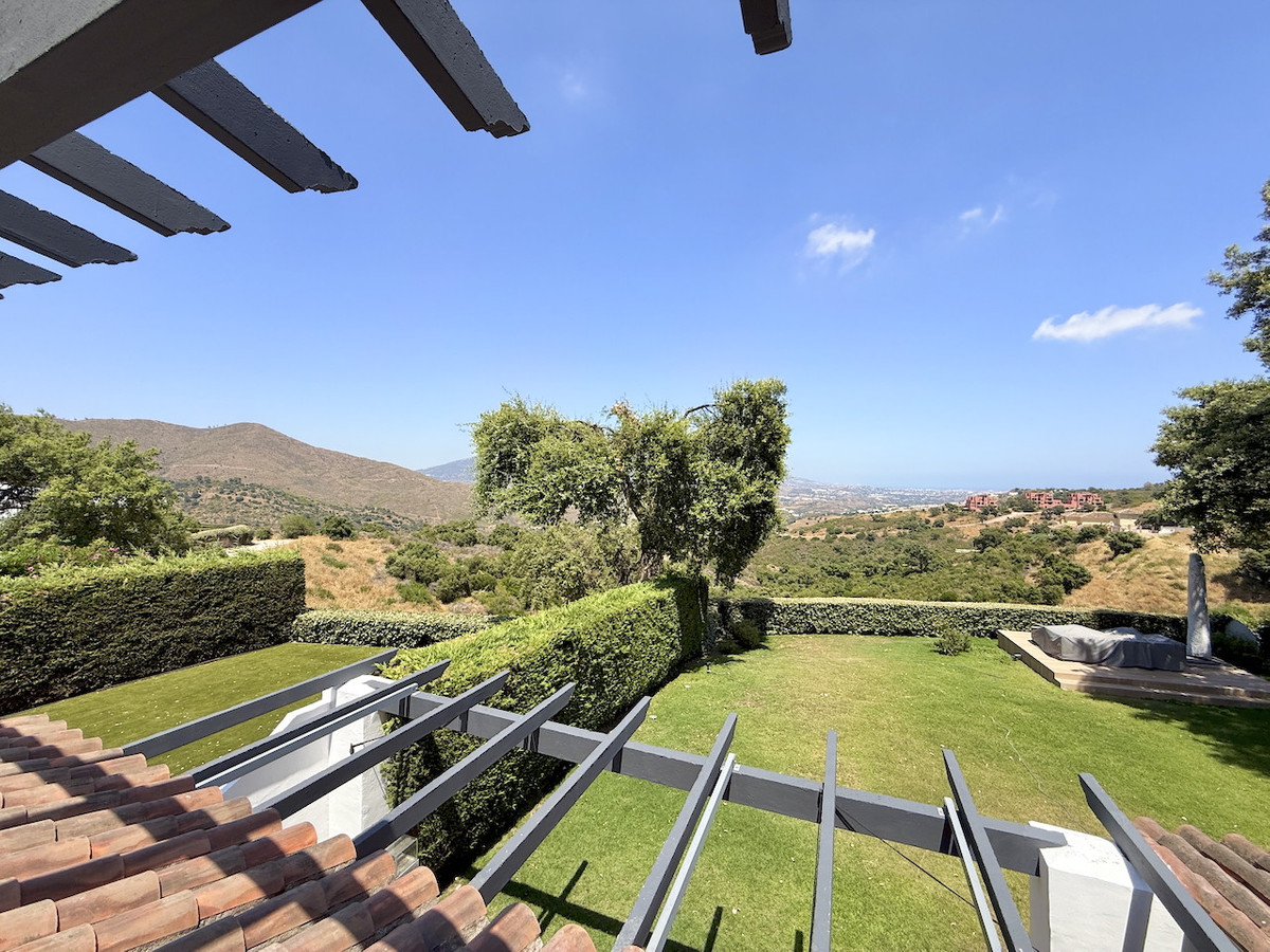 3 Bed Apartment for sale in La Mairena Costa Del Sol, Málaga, Spain