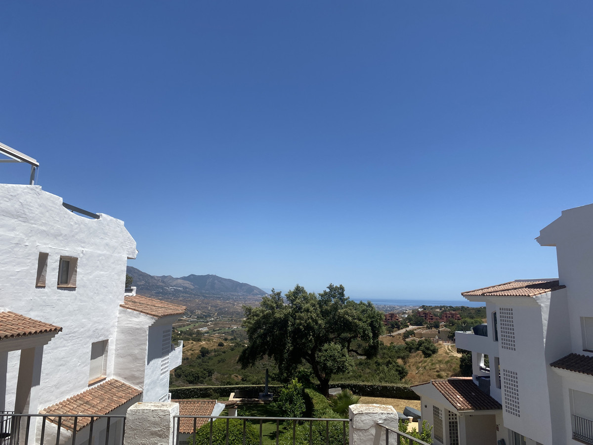 3 Bed Apartment for sale in La Mairena Costa Del Sol, Málaga, Spain