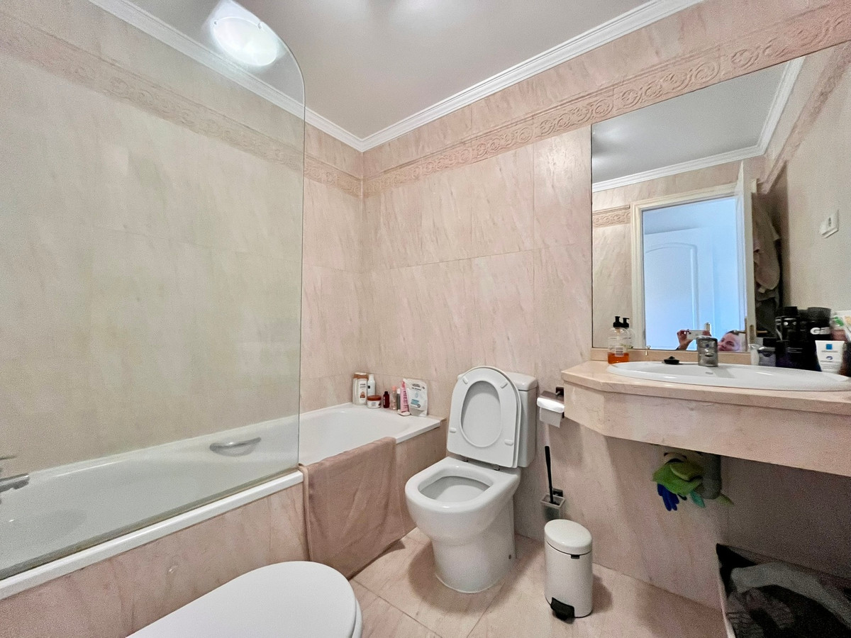 Se vende Apartamento Planta Baja de 2 dormitorios en Costa Del Sol, Málaga, España