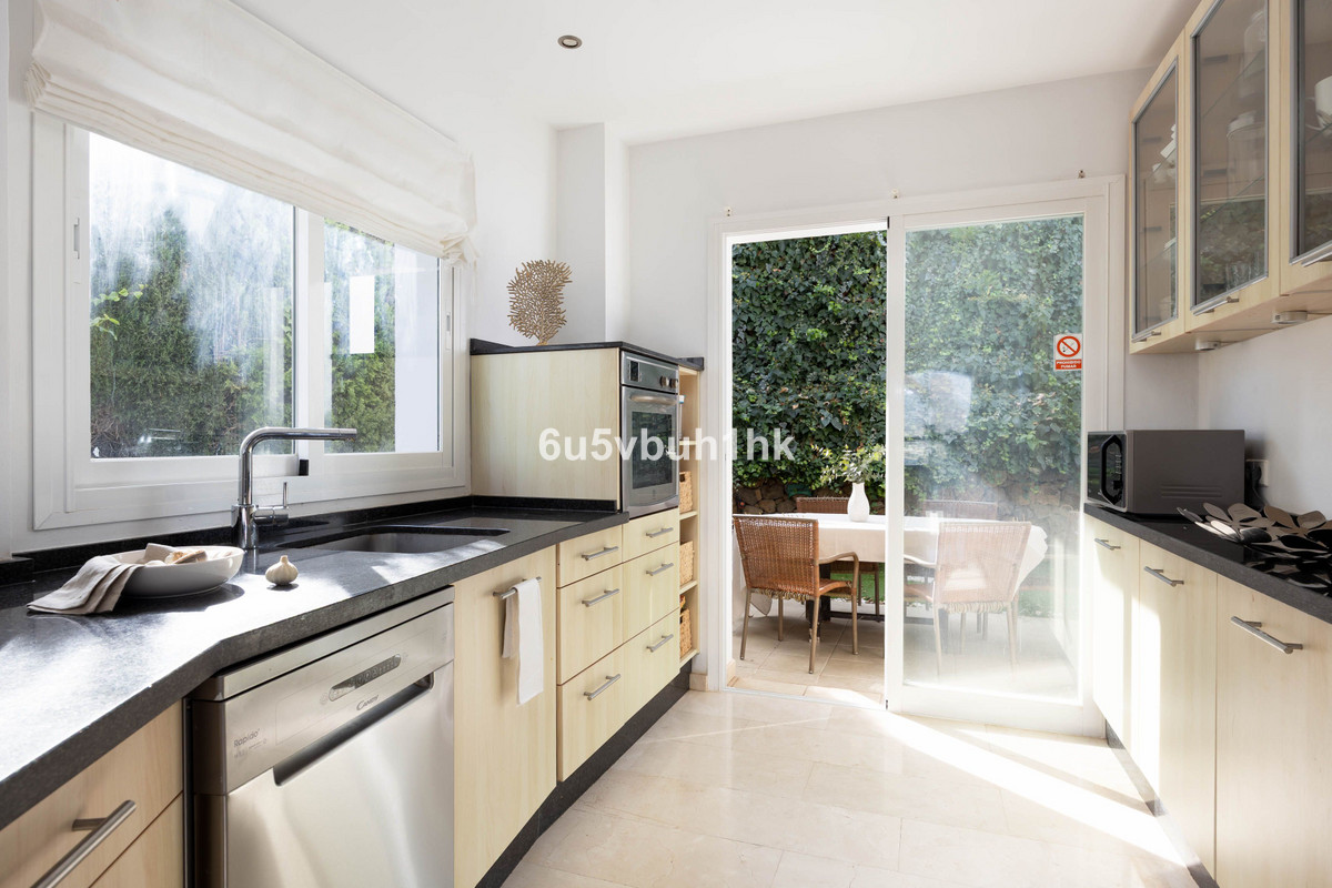 Se vende Adosada de 6 dormitorios en Costa Del Sol, Málaga, España