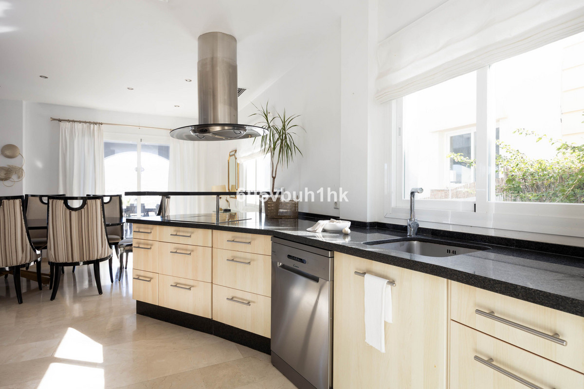 Se vende Adosada de 6 dormitorios en Costa Del Sol, Málaga, España