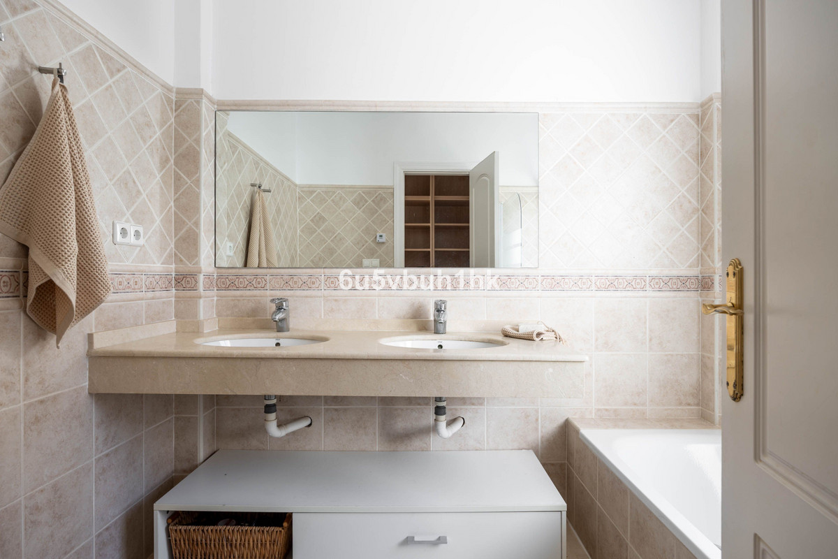 Se vende Adosada de 6 dormitorios en Costa Del Sol, Málaga, España
