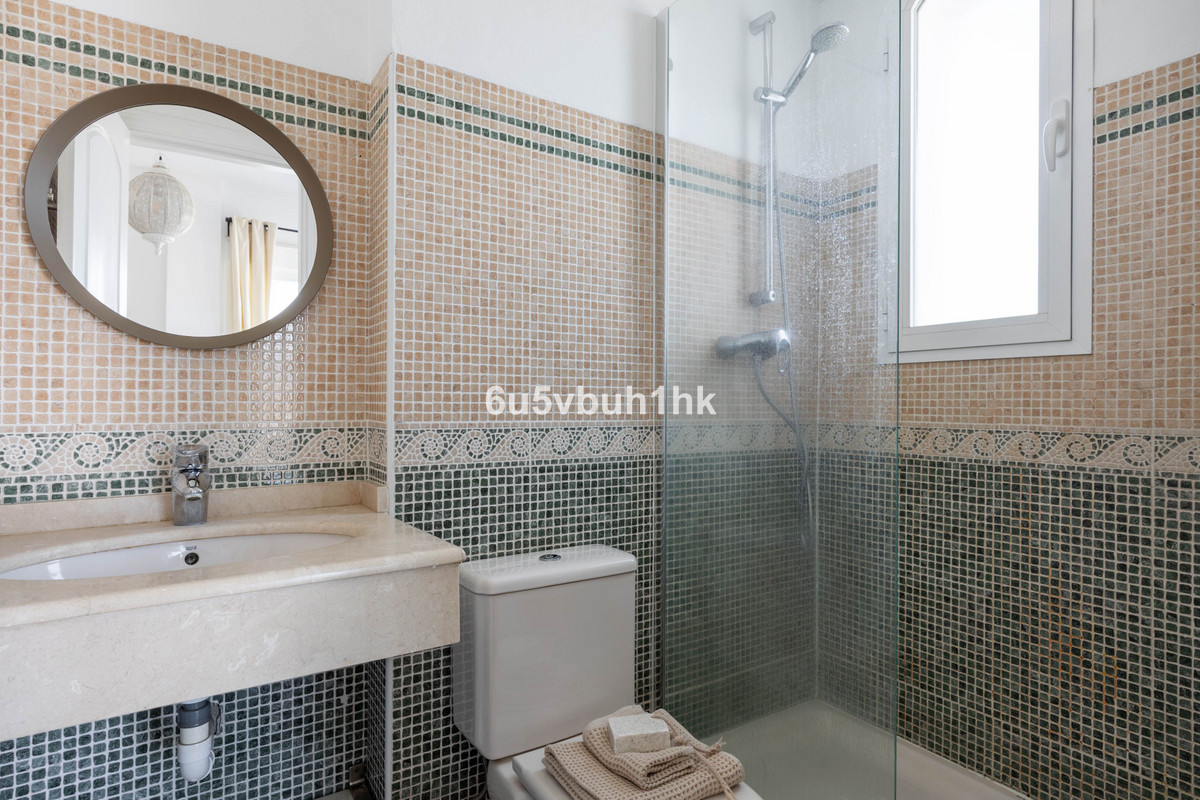 Se vende Adosada de 6 dormitorios en Costa Del Sol, Málaga, España