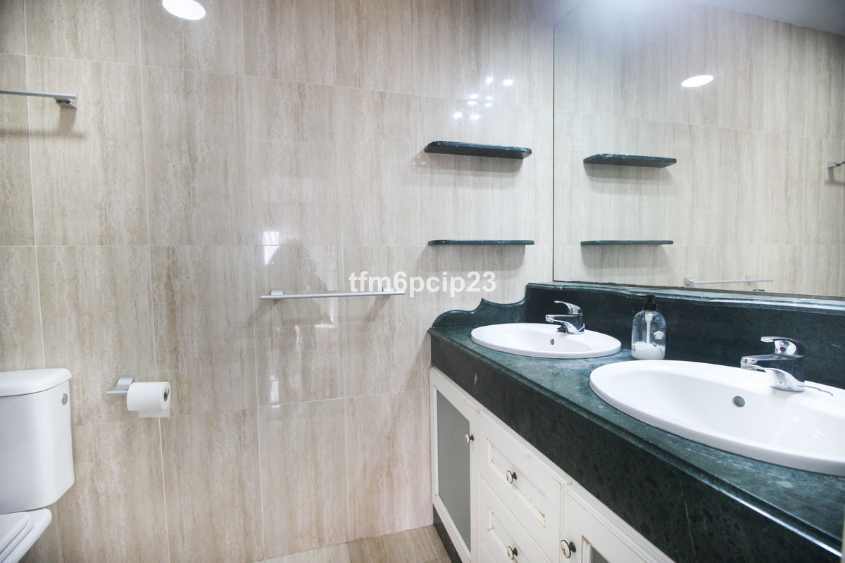 Se vende Adosada de 5 dormitorios en Costa Del Sol, Málaga, España