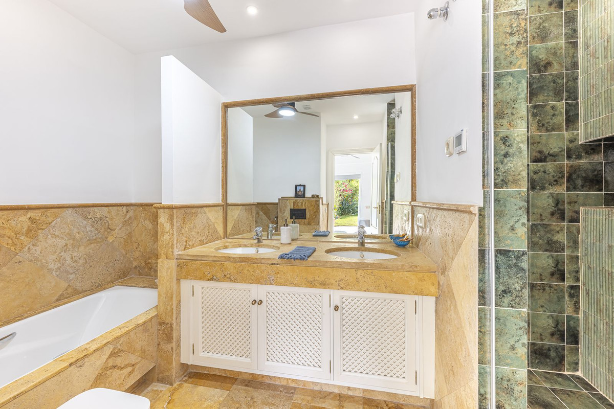 3 Bed Townhouse for sale in Istán Costa Del Sol, Málaga, Spain