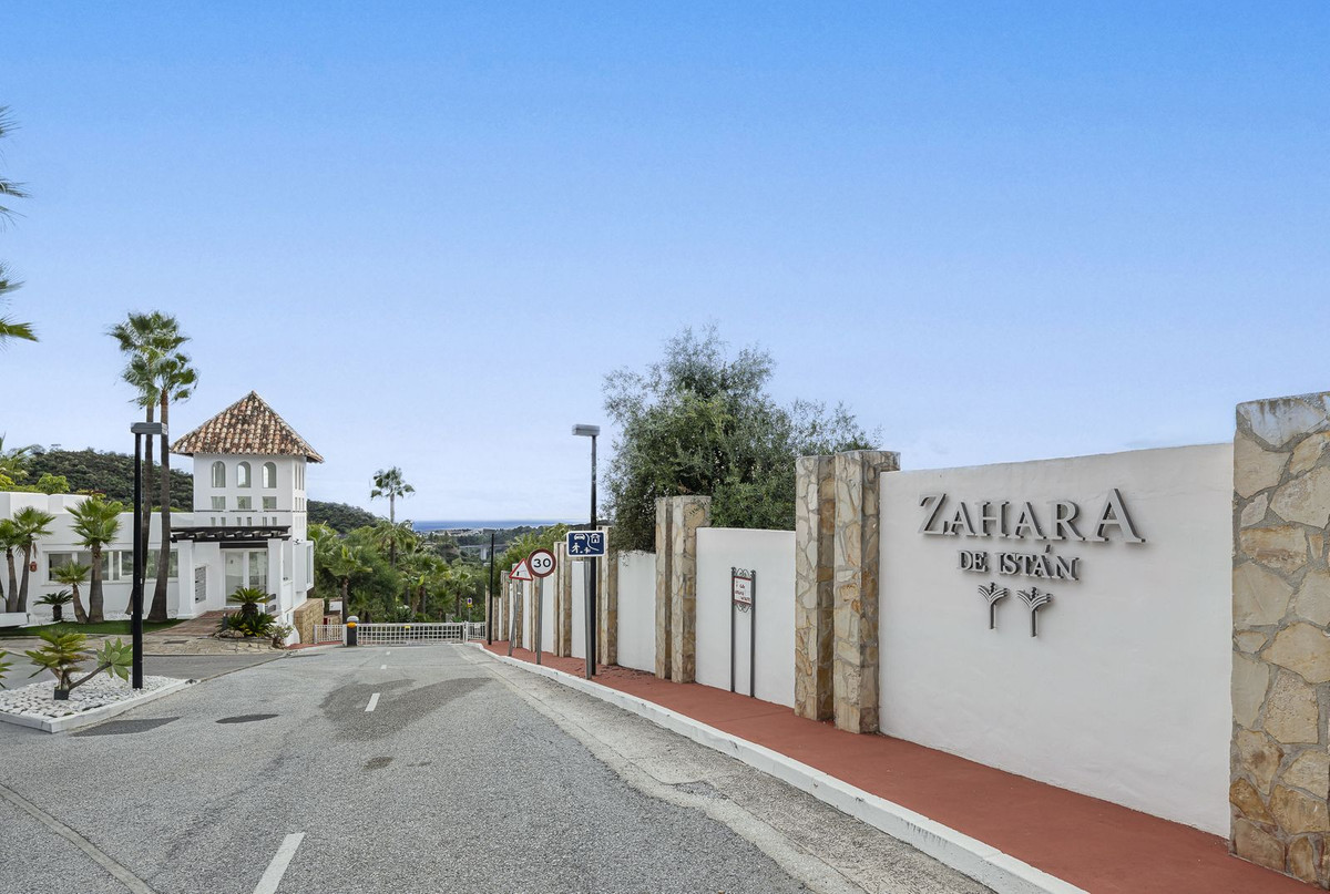 3 Bed Townhouse for sale in Istán Costa Del Sol, Málaga, Spain