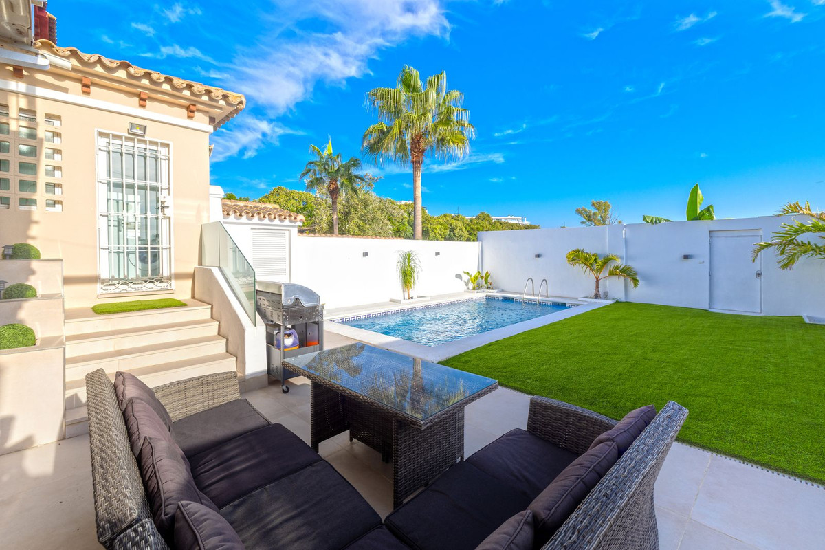 6 Bed Townhouse for sale in Torremolinos Costa Del Sol, Málaga, Spain