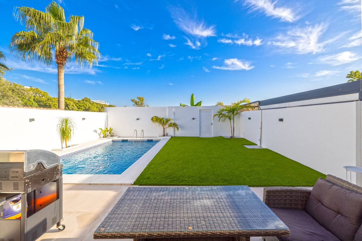 6 Bed Townhouse for sale in Torremolinos Costa Del Sol, Málaga, Spain