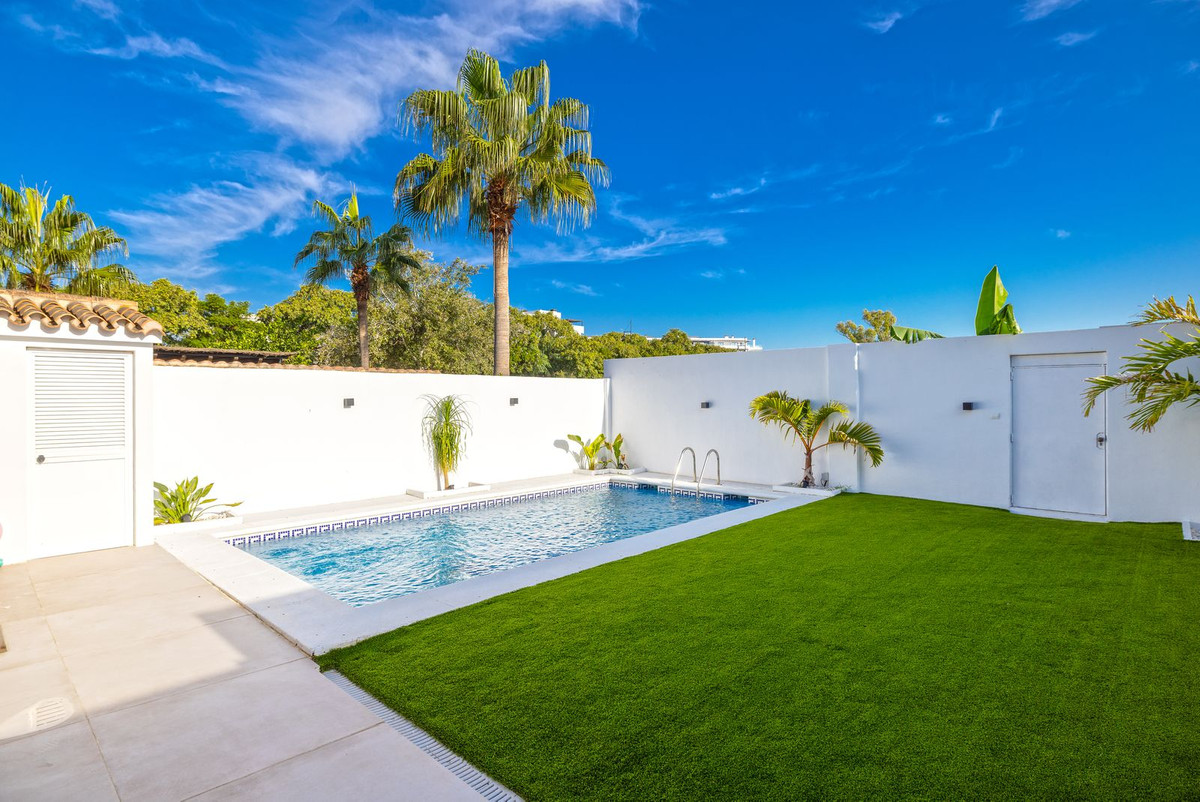6 Bed Townhouse for sale in Torremolinos Costa Del Sol, Málaga, Spain