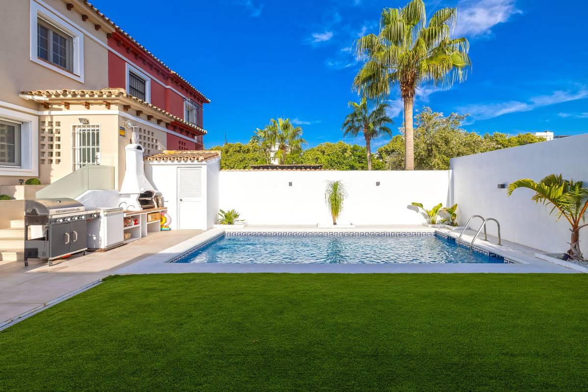 6 Bed Townhouse for sale in Torremolinos Costa Del Sol, Málaga, Spain