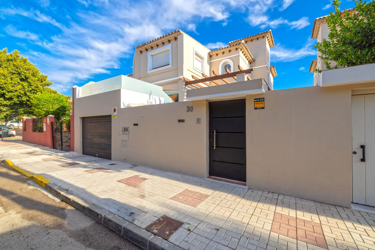 6 Bed Townhouse for sale in Torremolinos Costa Del Sol, Málaga, Spain
