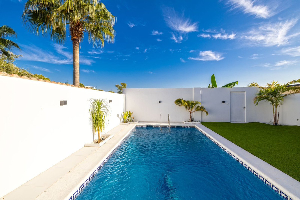 6 Bed Townhouse for sale in Torremolinos Costa Del Sol, Málaga, Spain