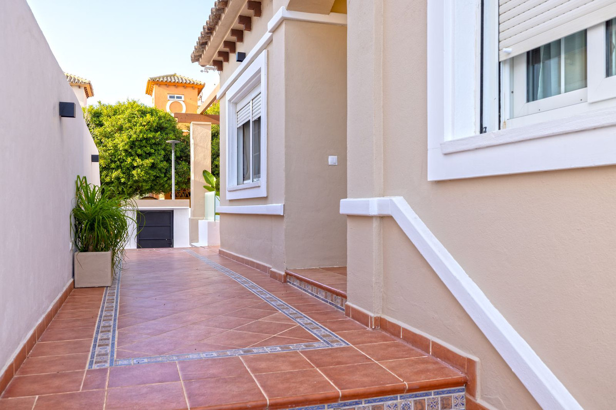 6 Bed Townhouse for sale in Torremolinos Costa Del Sol, Málaga, Spain