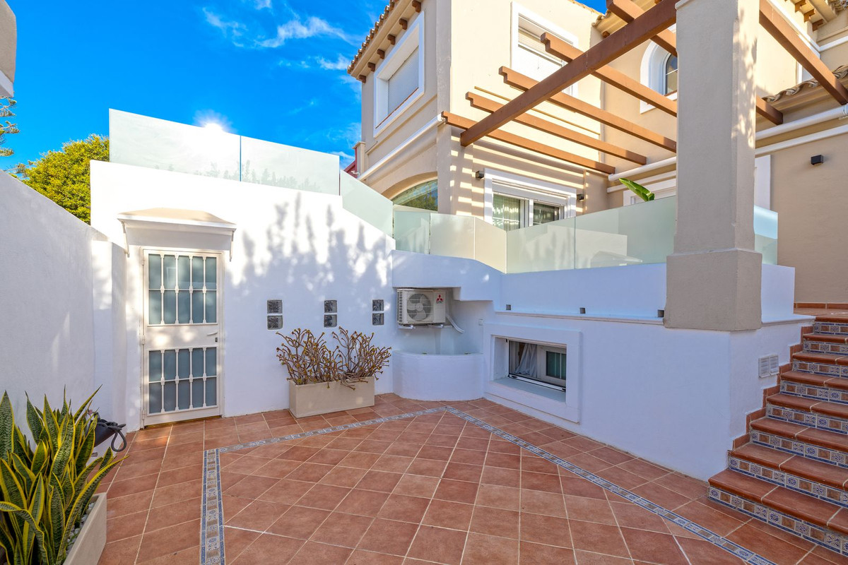 6 Bed Townhouse for sale in Torremolinos Costa Del Sol, Málaga, Spain