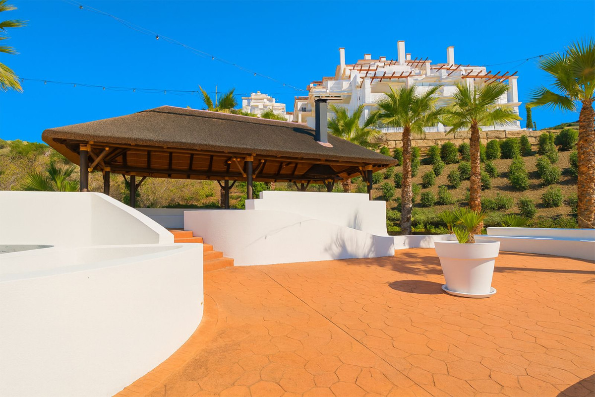 2 Bed Apartment for sale in Nueva Andalucía Costa Del Sol, Málaga, Spain