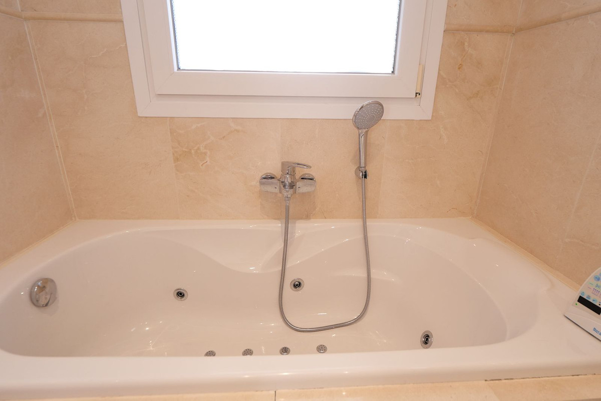 2 Bed Apartment for sale in Nueva Andalucía Costa Del Sol, Málaga, Spain