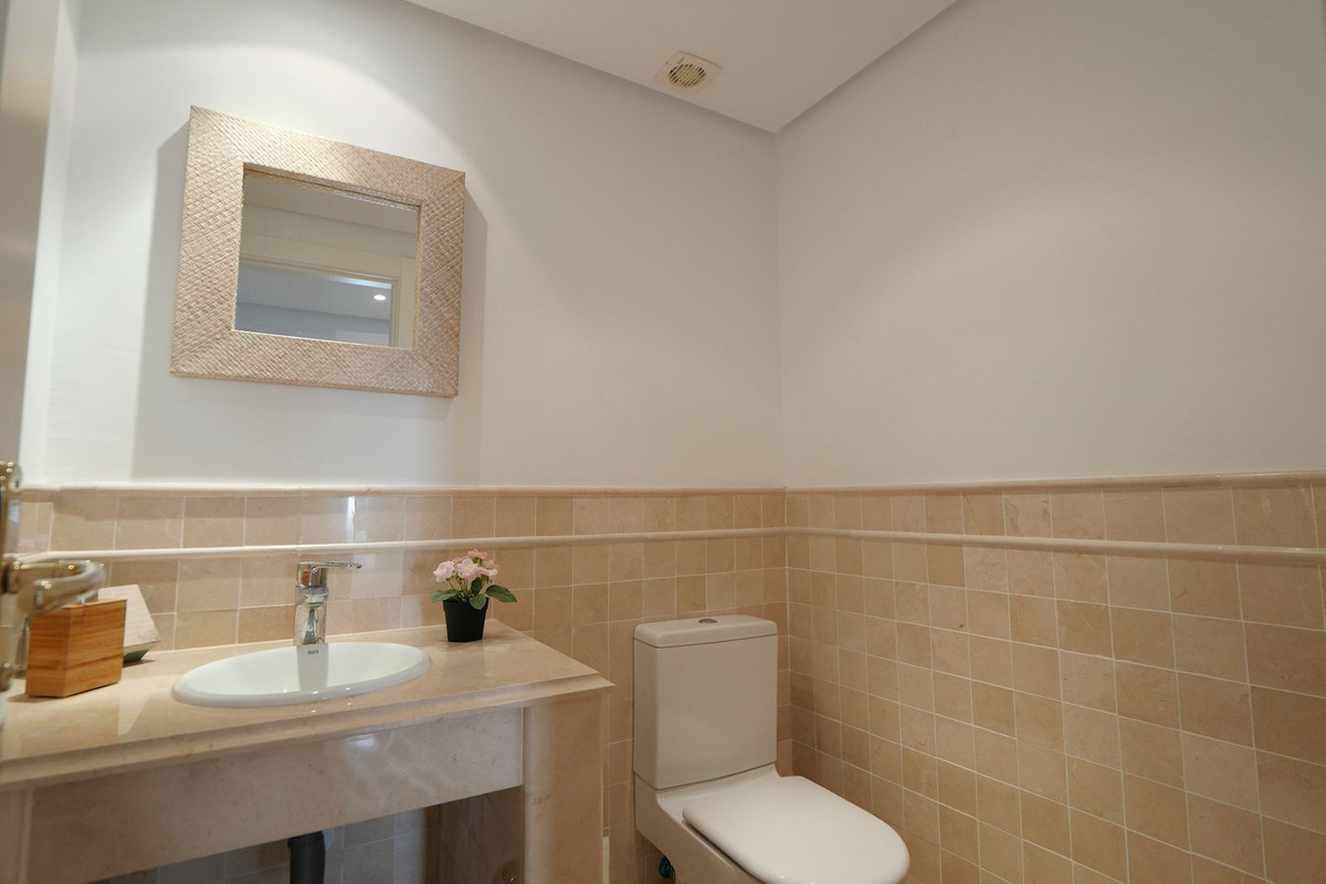2 Bed Apartment for sale in Nueva Andalucía Costa Del Sol, Málaga, Spain