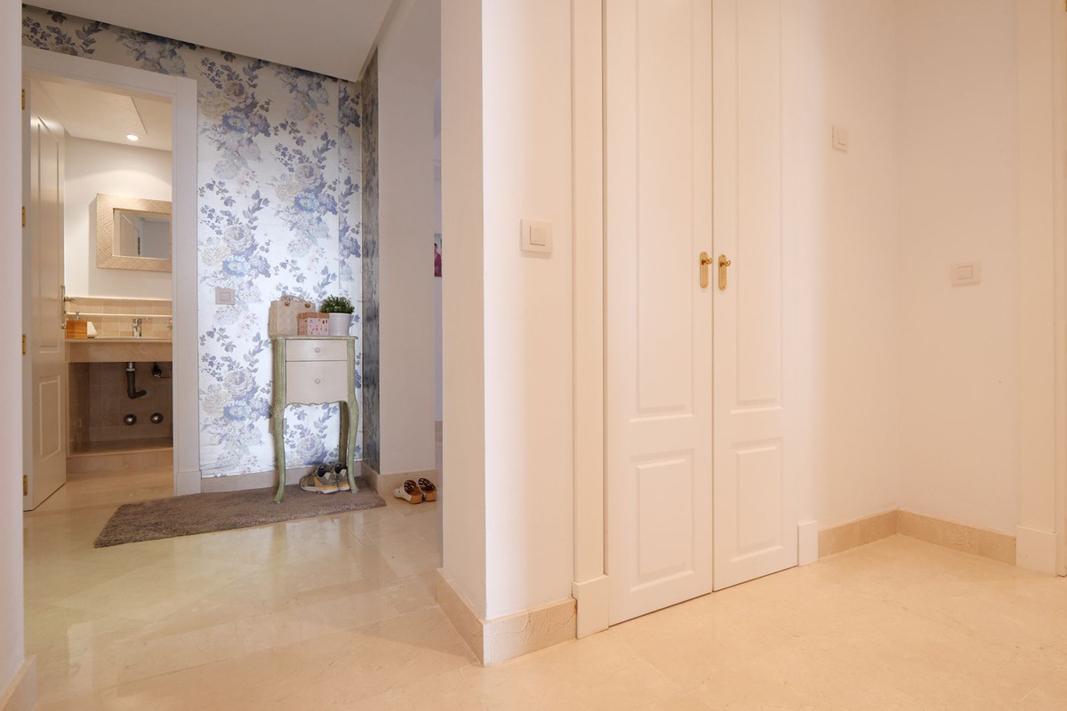 2 Bed Apartment for sale in Nueva Andalucía Costa Del Sol, Málaga, Spain