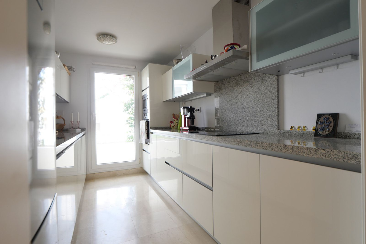 2 Bed Apartment for sale in Nueva Andalucía Costa Del Sol, Málaga, Spain