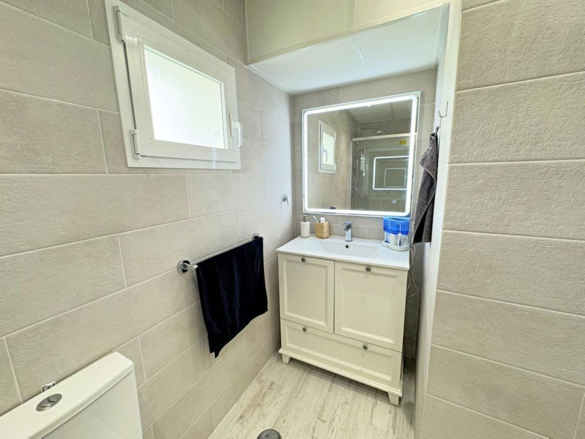 Se vende Apartamento Planta Media de 2 dormitorios en Costa Del Sol, Málaga, España